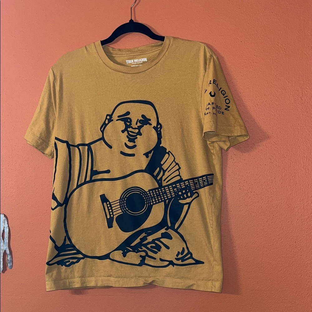 True Religion Mustard Tee with Graphic Design size Medium